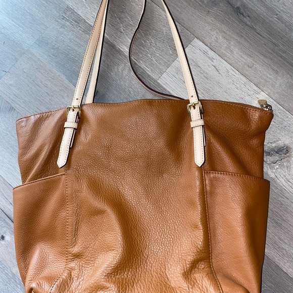 Michael Kors Tote Color- Rust with Gold hardware - Picture 5 of 5